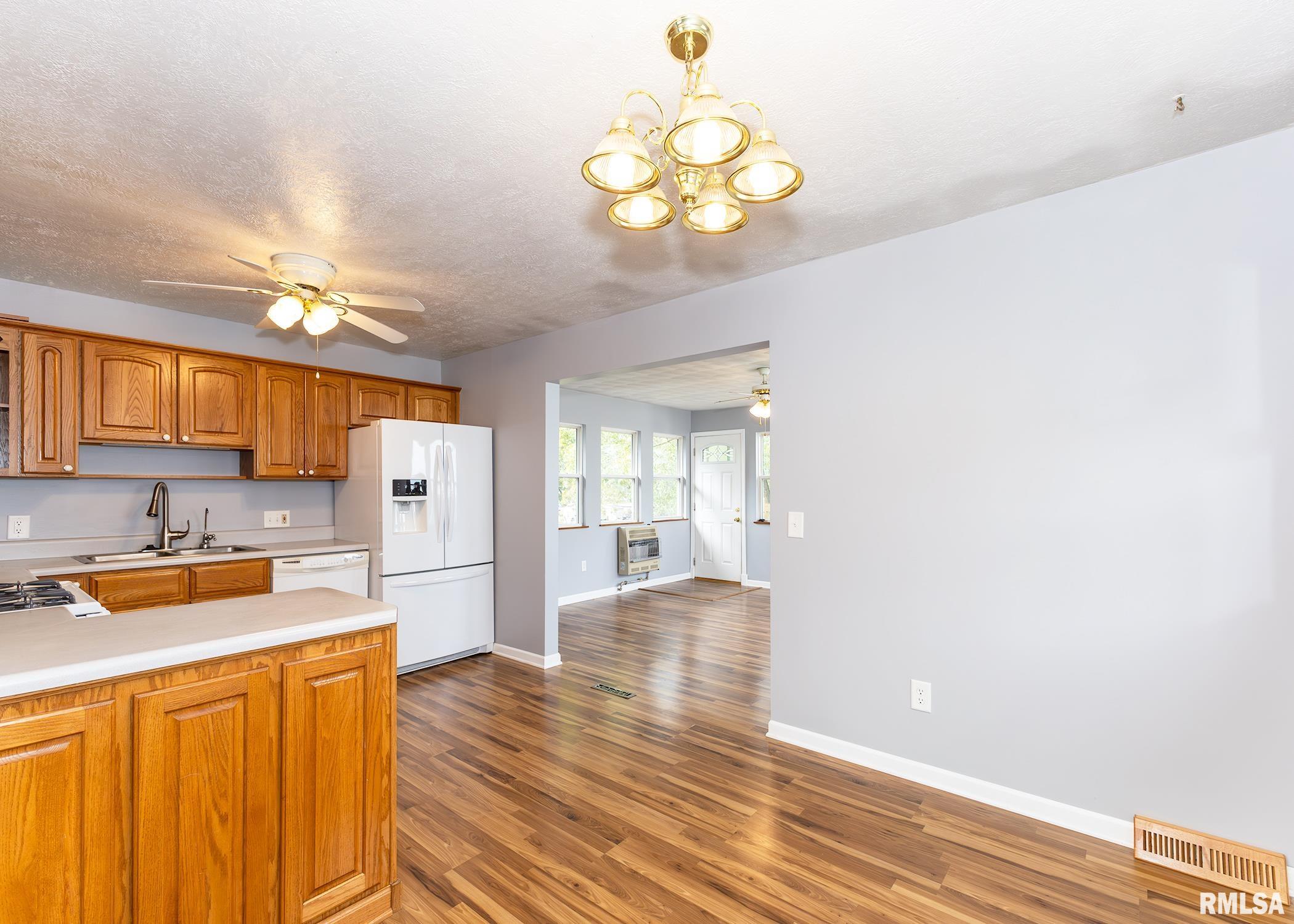 111 4th Street Colona, IL 61241 - Photo 5 of 38 Gallery Image 5