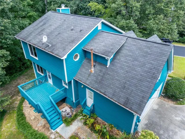 an aerial view of a house having yard
