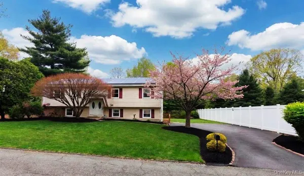 $799,000 | 36 Tamar Drive, Valley Cottage, NY 10989