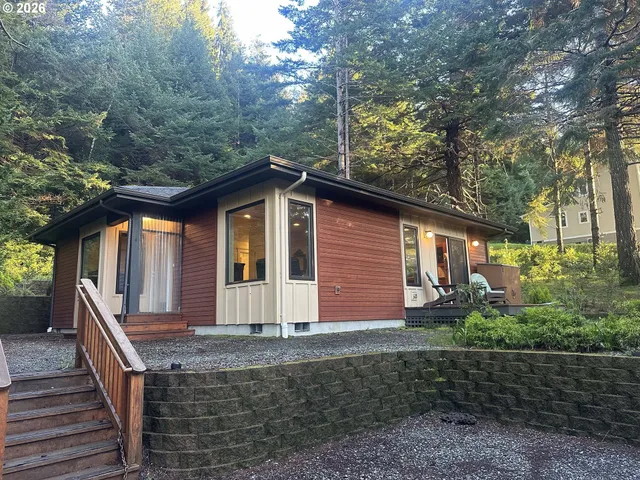 $380,000 | 241 16th Street, Port Orford, OR 97465