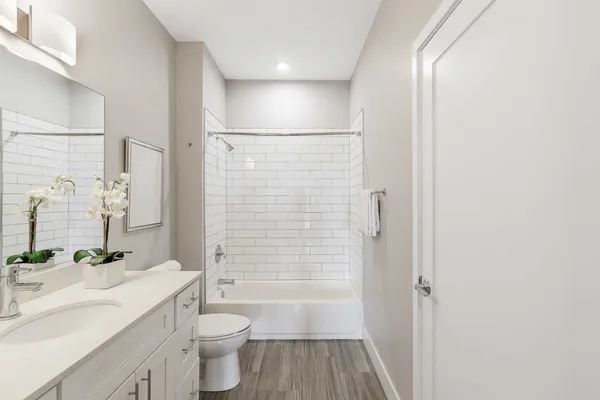 $3,045 | 101 West Liberty Street, Unit 219, Barrington, IL 60010