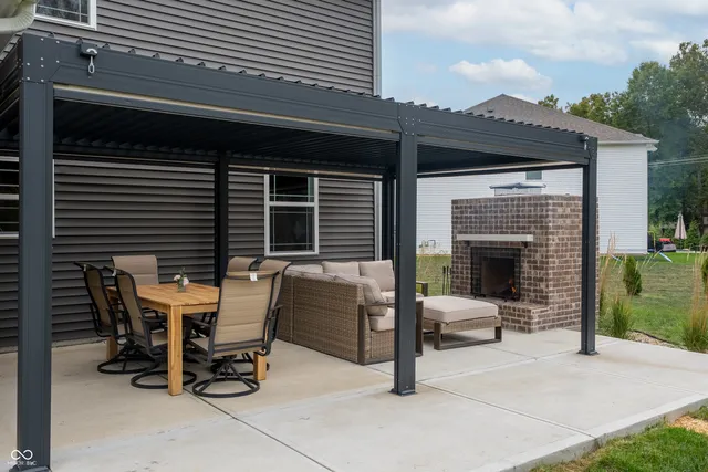 $524,999 | 7686 Rolling Green Drive, Plainfield, IN 46168