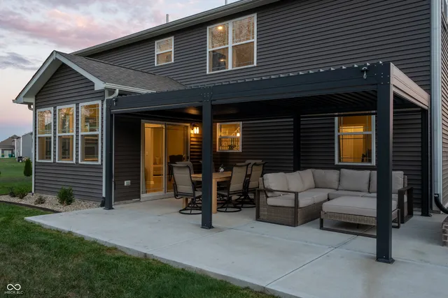 $524,999 | 7686 Rolling Green Drive, Plainfield, IN 46168