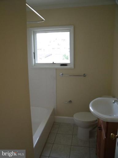 5 Broadship Road Dundalk, MD 21222 - Photo 3 of 9 Bath #1