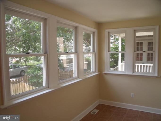 5 Broadship Road Dundalk, MD 21222 - Photo 6 of 9 Sunroom