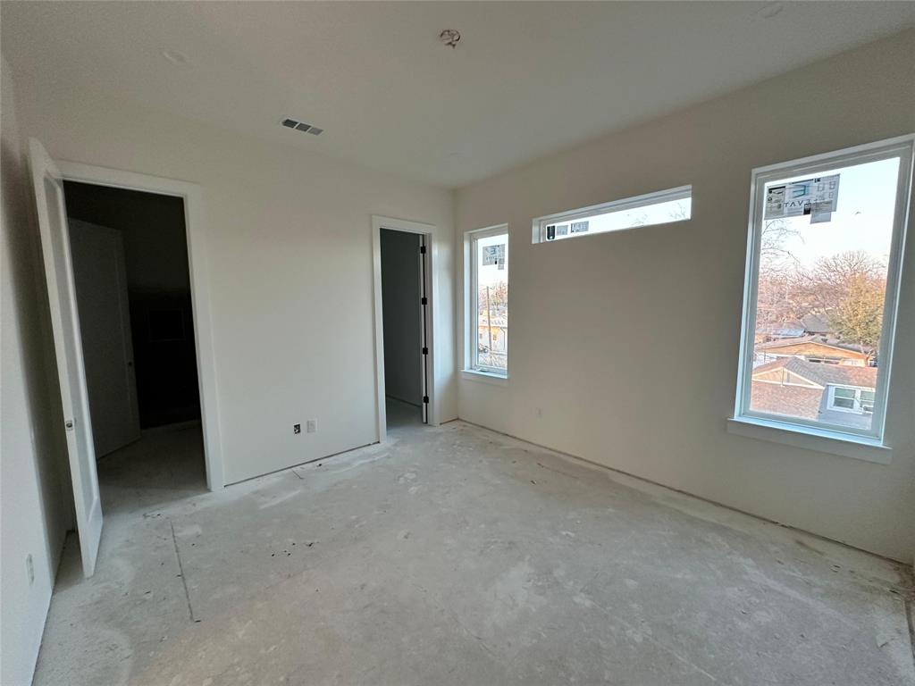 2247 Mail Avenue Dallas, TX 75235 - Photo 19 of 26 a view of an empty room with window and closet area