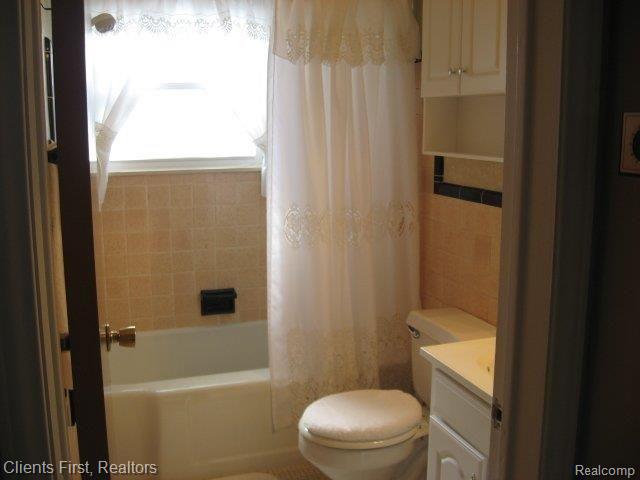 18371 Frazho Road Roseville, MI 48066 - Photo 8 of 9 FRAZHO 008