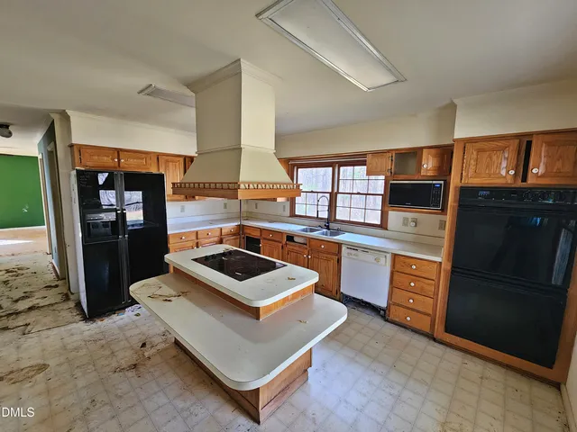a view of livingroom with workspace