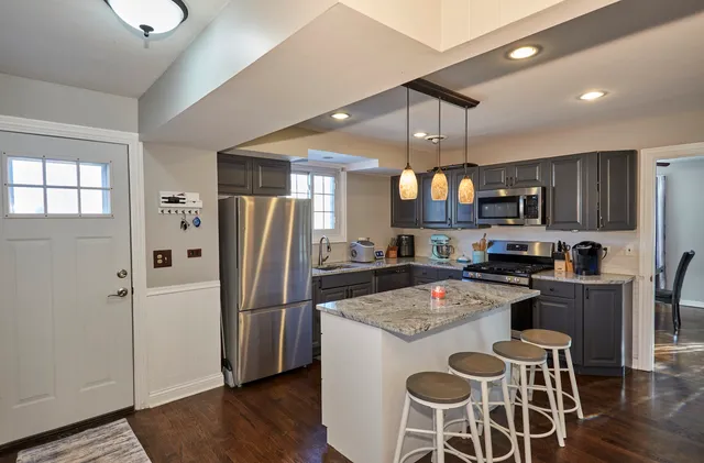 $476,000 | 3N264 North Howard Avenue, Elmhurst, IL 60126