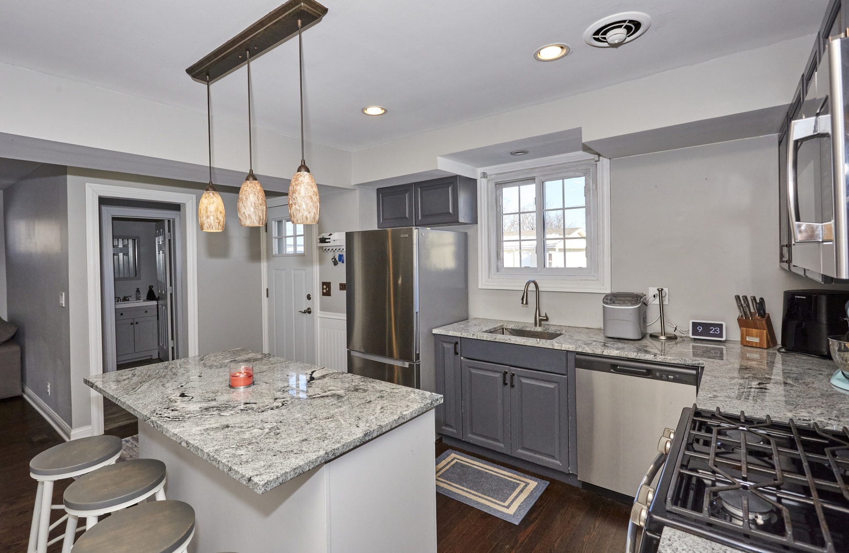 3N264 North Howard Avenue Elmhurst, IL 60126 - Photo 7 of 31