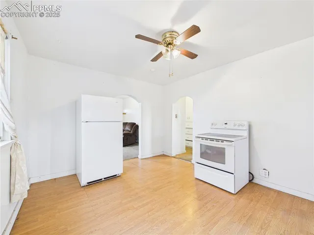 a view of a storage & utility room with washer and dryer