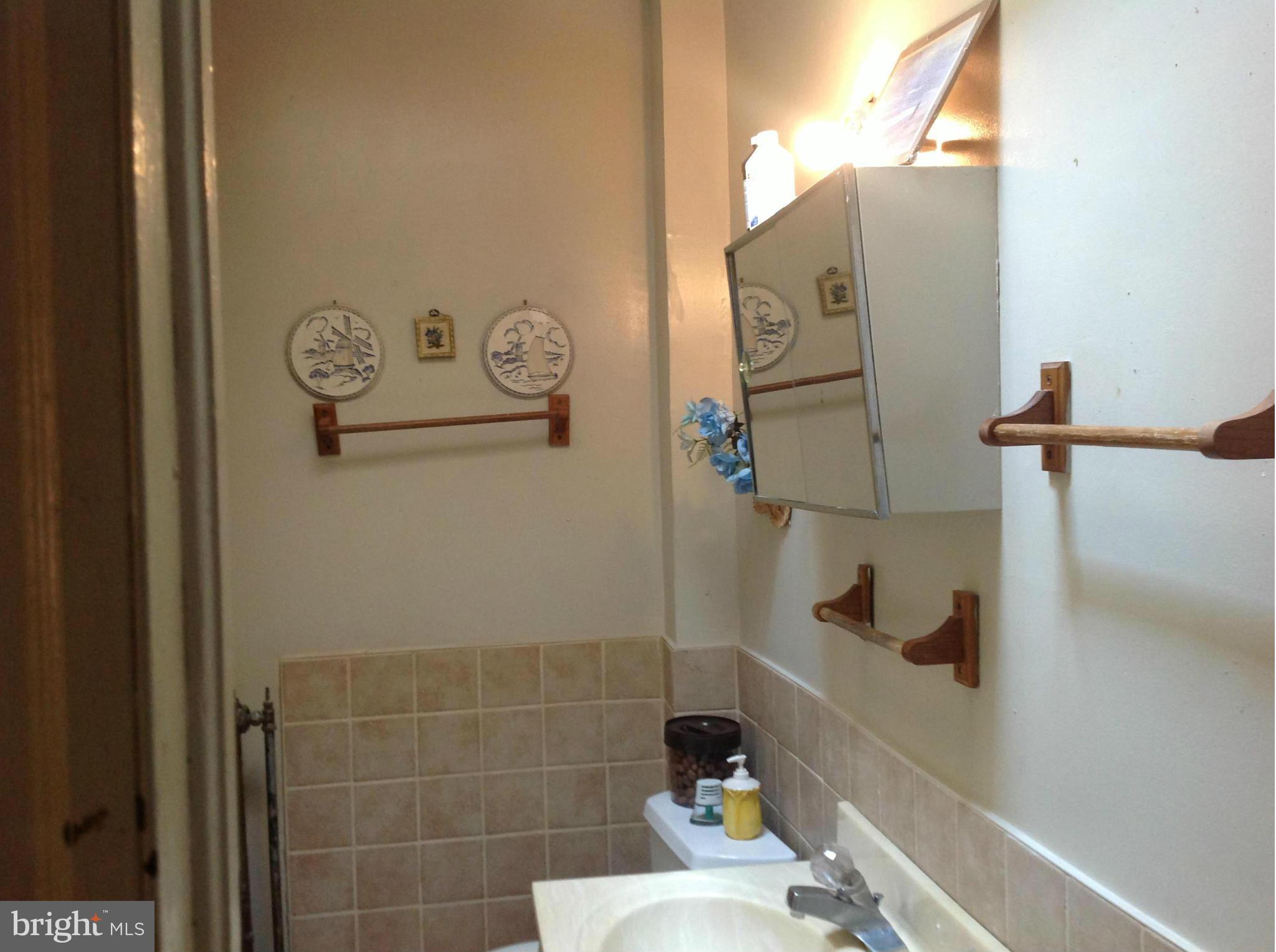 4505 Pimlico Road Baltimore, MD 21215 - Photo 10 of 17 Bath