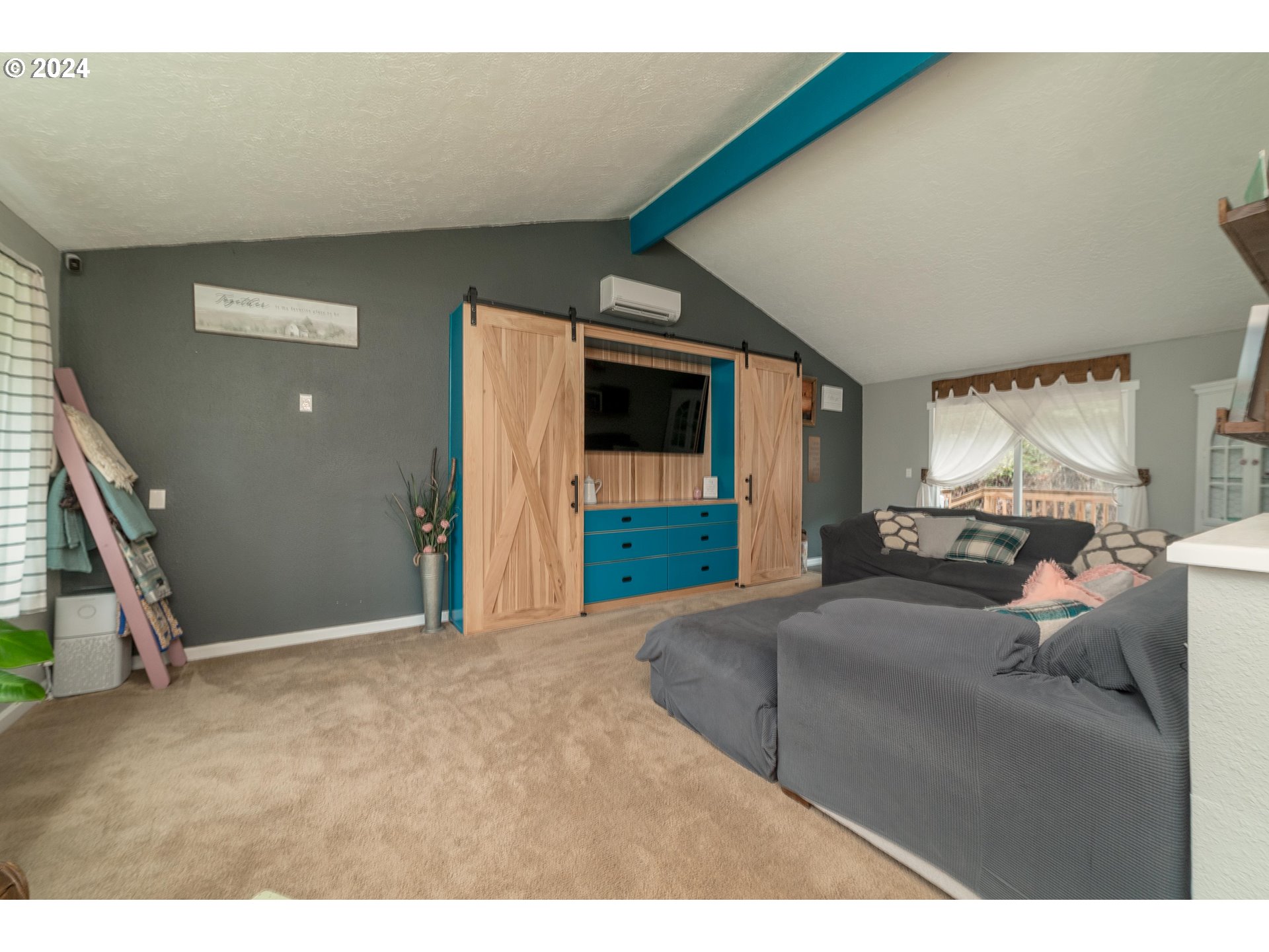 635 Clark Creek Road Longview, WA 98632 - Photo 3 of 46 Living Room