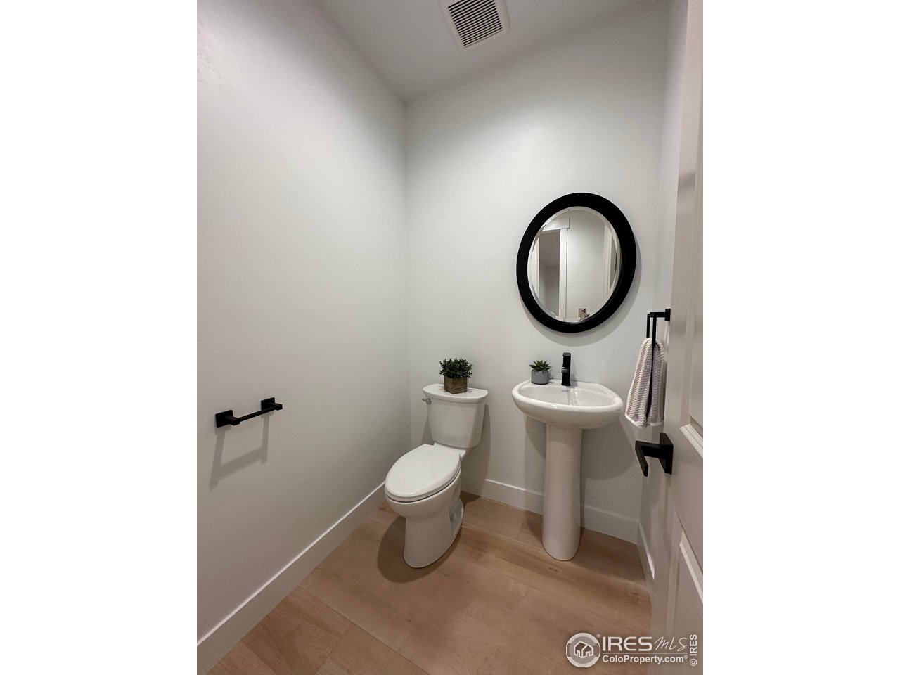 15276 Ypsilon Circle Mead, CO 80542 - Photo 21 of 40 a bathroom with a toilet a sink and a mirror