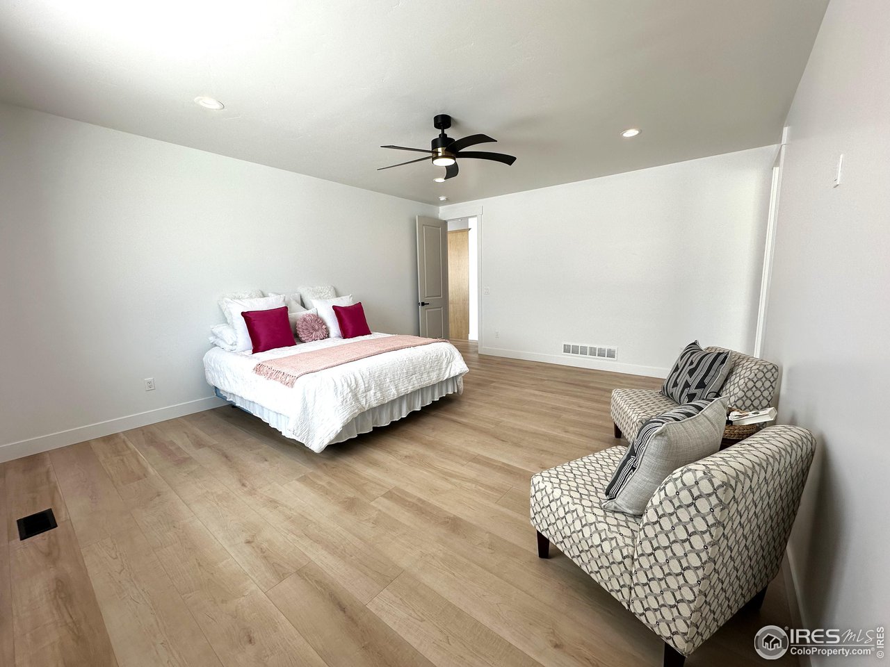 15276 Ypsilon Circle Mead, CO 80542 - Photo 23 of 40 a living room with furniture and a chandelier