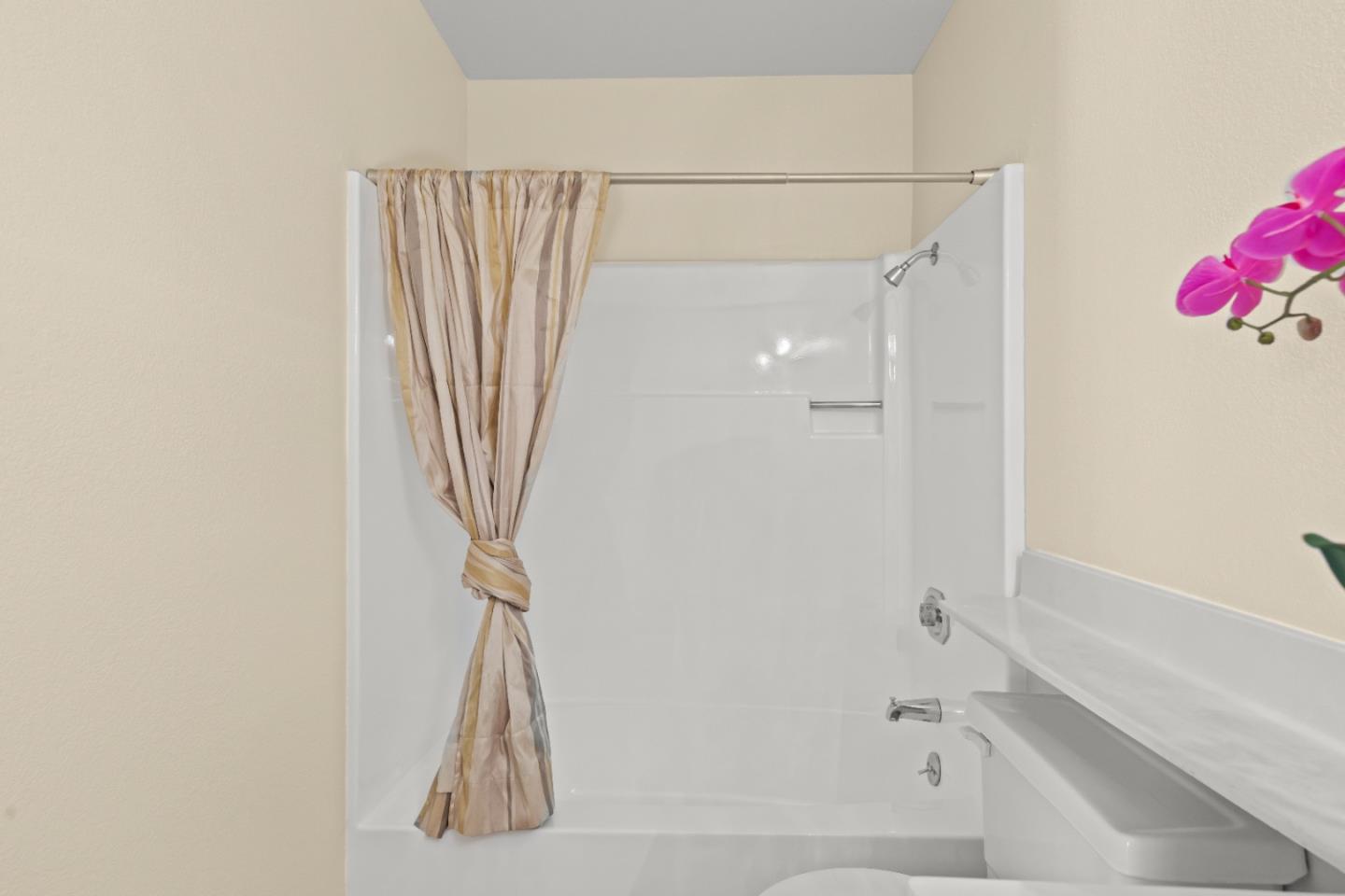 754 Gettysburg Way Gilroy, CA 95020 - Photo 40 of 56 a bathroom with a shower