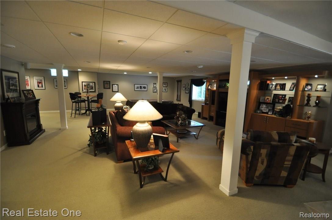 1958 Rainbow Drive Rochester, MI 48306 - Photo 26 of 36 26.JPG