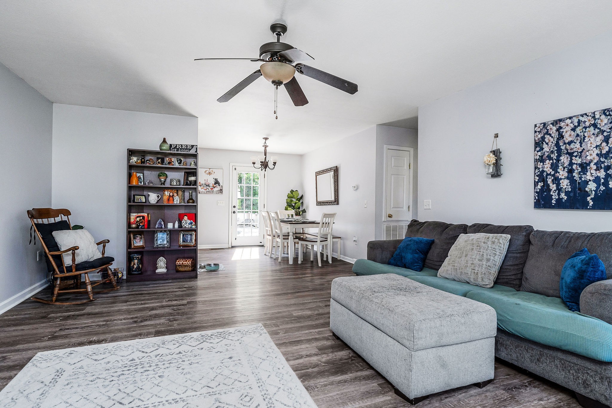 6215 Cheyenne Trail Baxter, TN 38544 - Photo 9 of 27 a living room with furniture and wooden floor