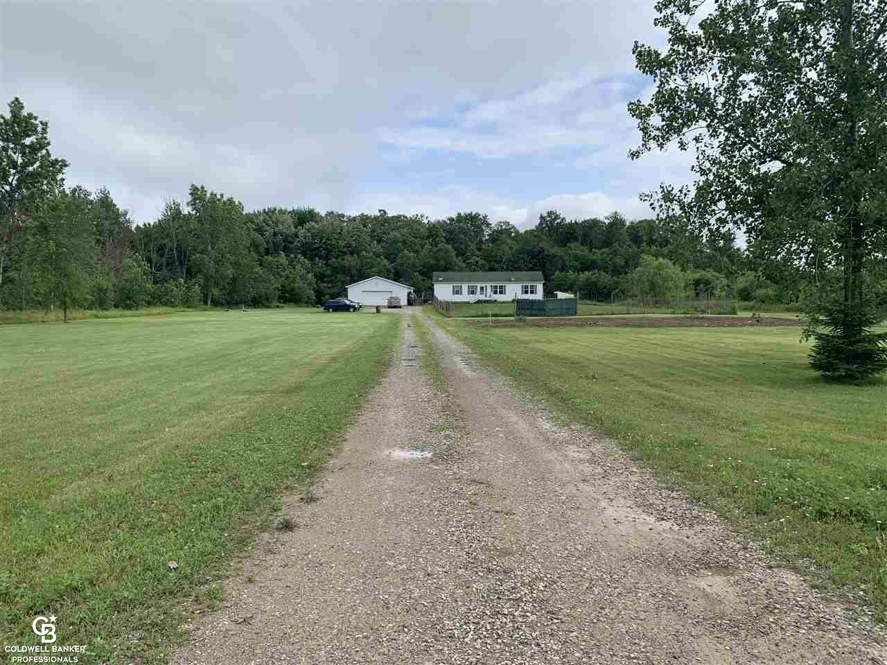 8769 Fisher Road Avoca, MI 48006 - Photo 2 of 27