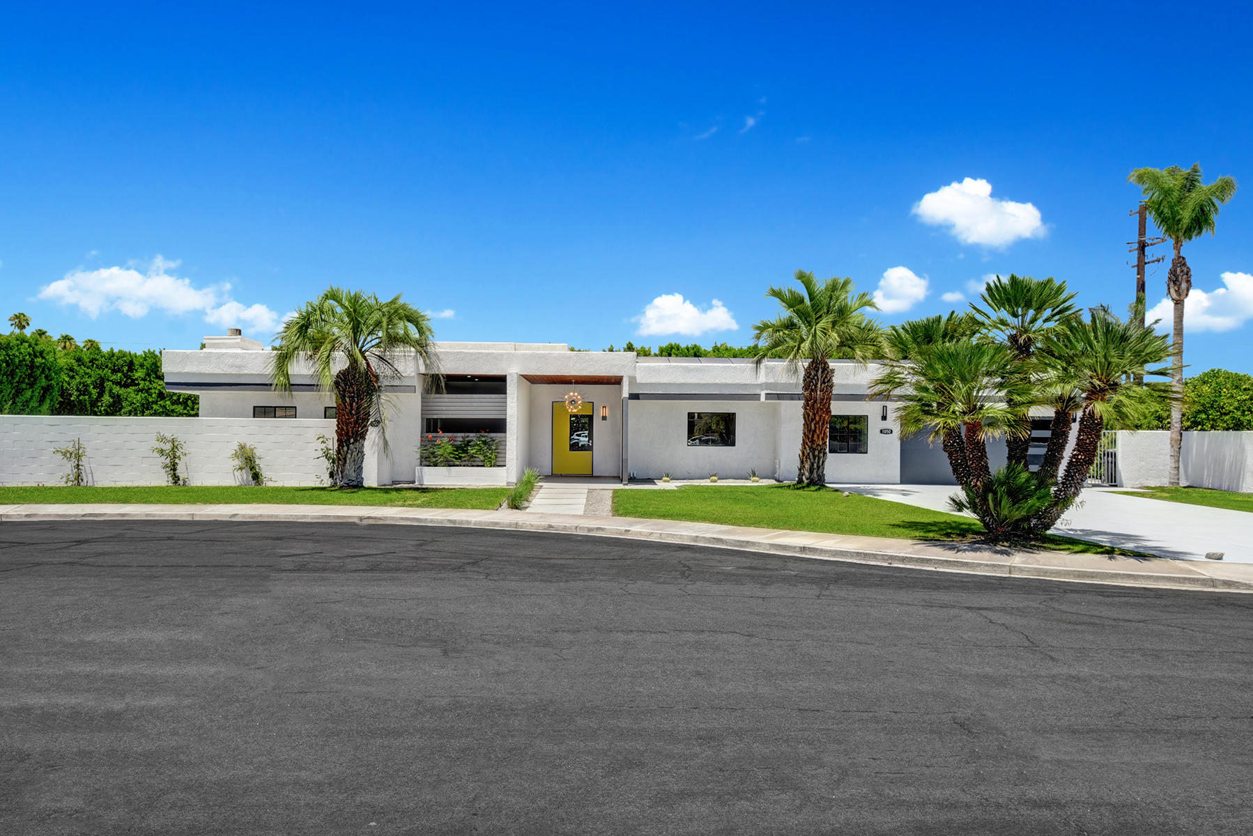 1050 East Deepak Road Palm Springs, CA 92262 - Photo 1 of 35 FRONT OF HOUSE MLS