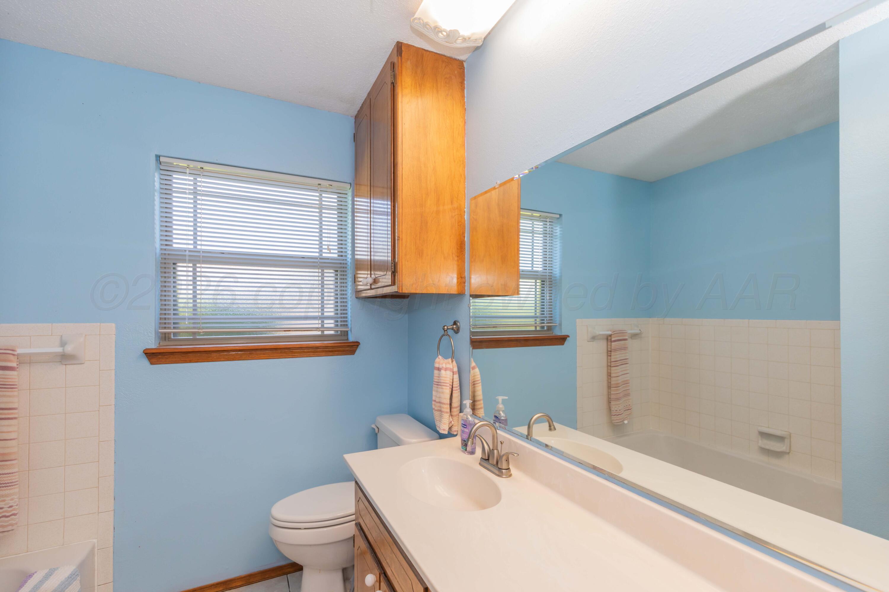 8203 Lamount Drive Amarillo, TX 79110 - Photo 29 of 39 BATHROOM 2