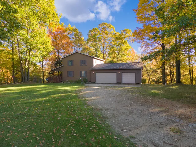 $650,000 | 8440 Felch Avenue, Newaygo, MI 49337