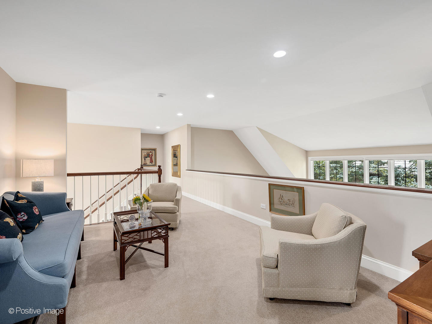 802 Kenmare Drive Burr Ridge, IL 60527 - Photo 29 of 43 a living room with furniture