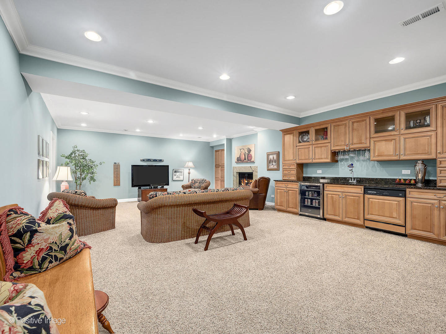 802 Kenmare Drive Burr Ridge, IL 60527 - Photo 34 of 43 a living room with furniture and kitchen view