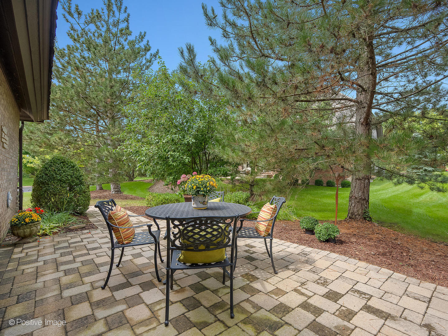 802 Kenmare Drive Burr Ridge, IL 60527 - Photo 40 of 43 a view of a backyard with furniture and a garden
