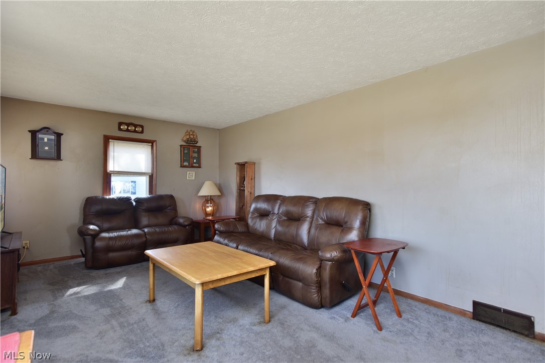 12296 Oyster Road Alliance, OH 44601 - Photo 3 of 6 Gallery Image 3