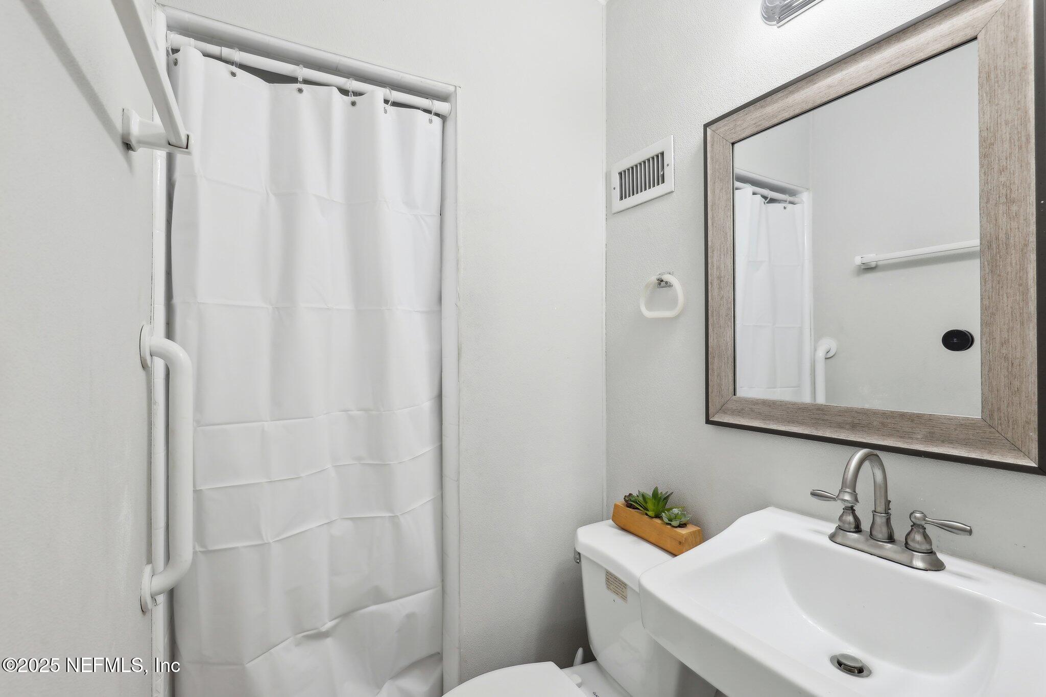 1234 Ibis Road Jacksonville, FL 32216 - Photo 9 of 37 2nd Bathroom