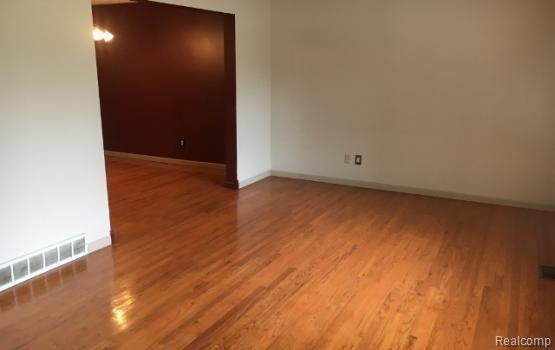 644 Sheffield Road Auburn Hills, MI 48326 - Photo 10 of 34