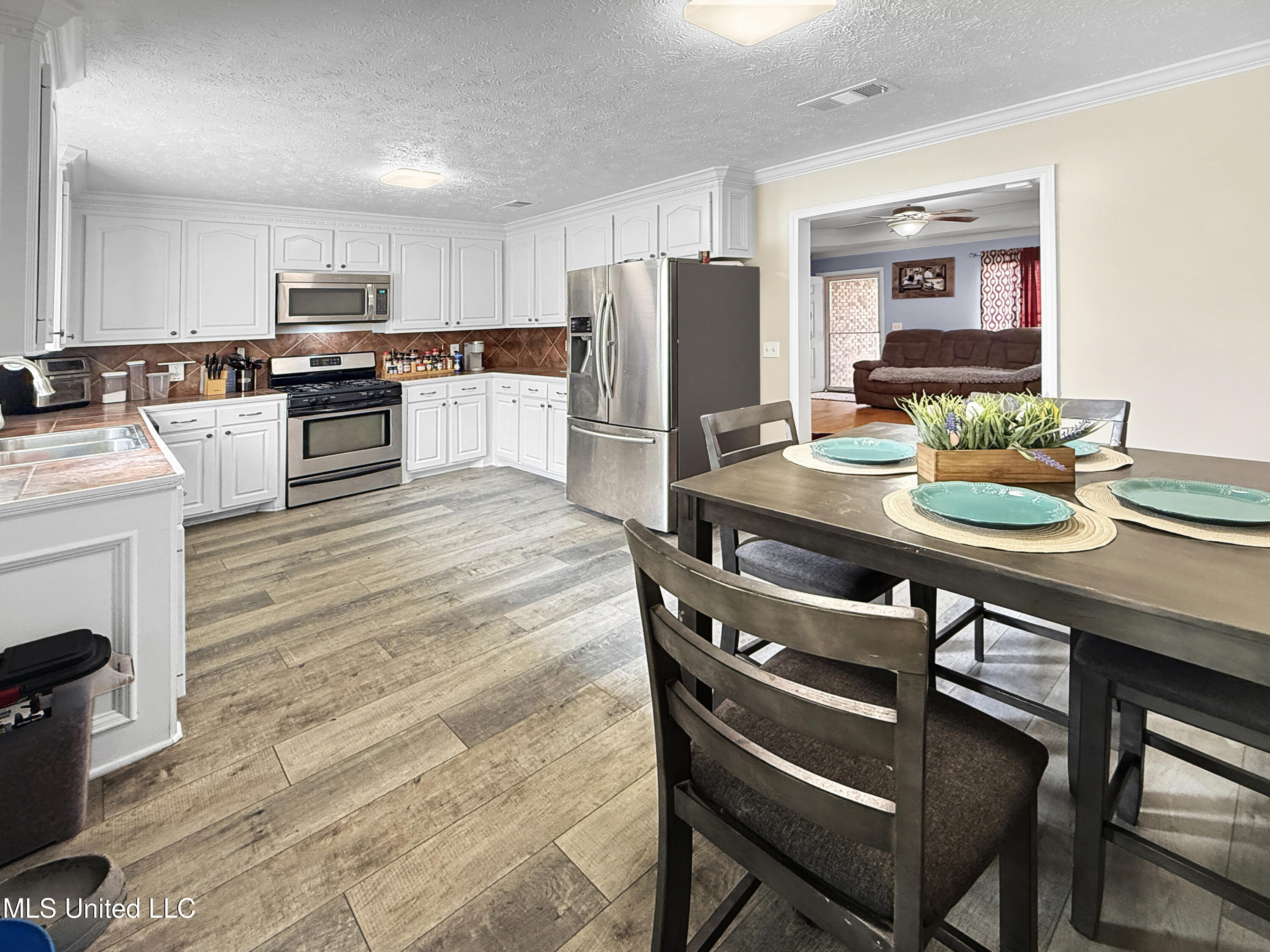 527 Roxbury Place Florence, MS 39073 - Photo 4 of 18 aaf040062d8ee666876e7b720ae19eb64459e866