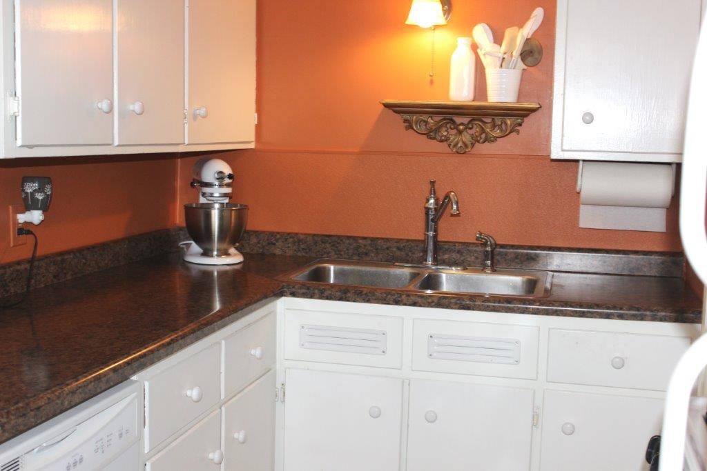418 Waverly Road Davenport, IA 52804 - Photo 3 of 17 Gallery Image 3