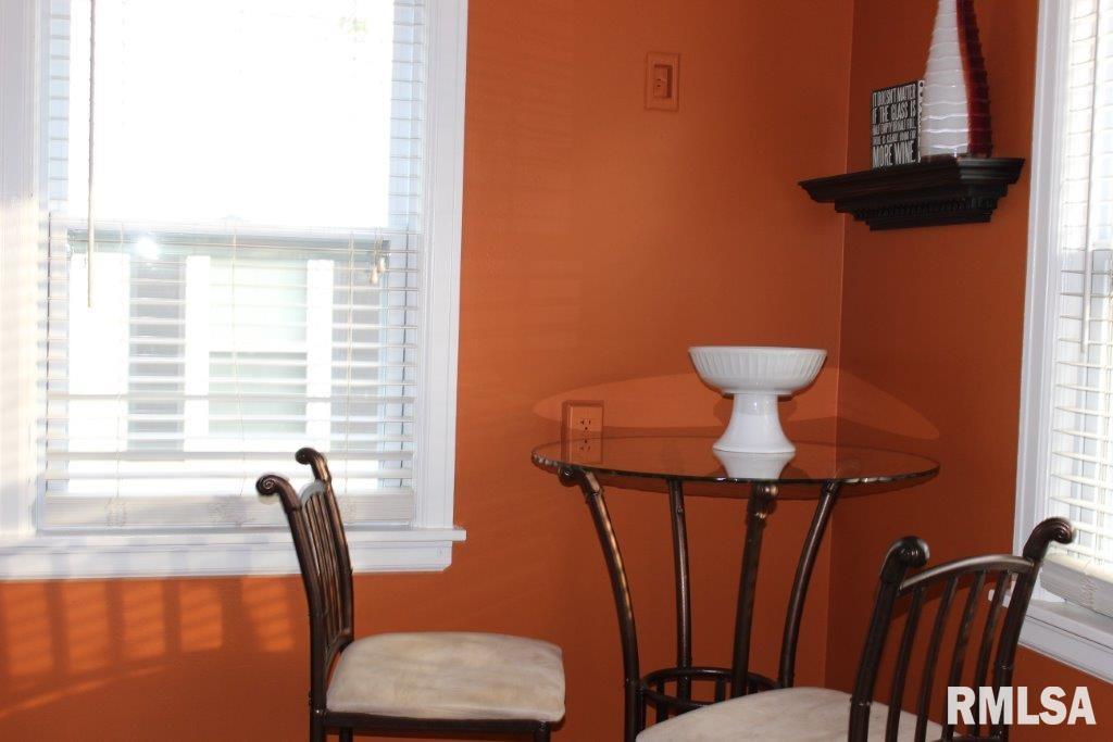 418 Waverly Road Davenport, IA 52804 - Photo 6 of 17 Gallery Image 6