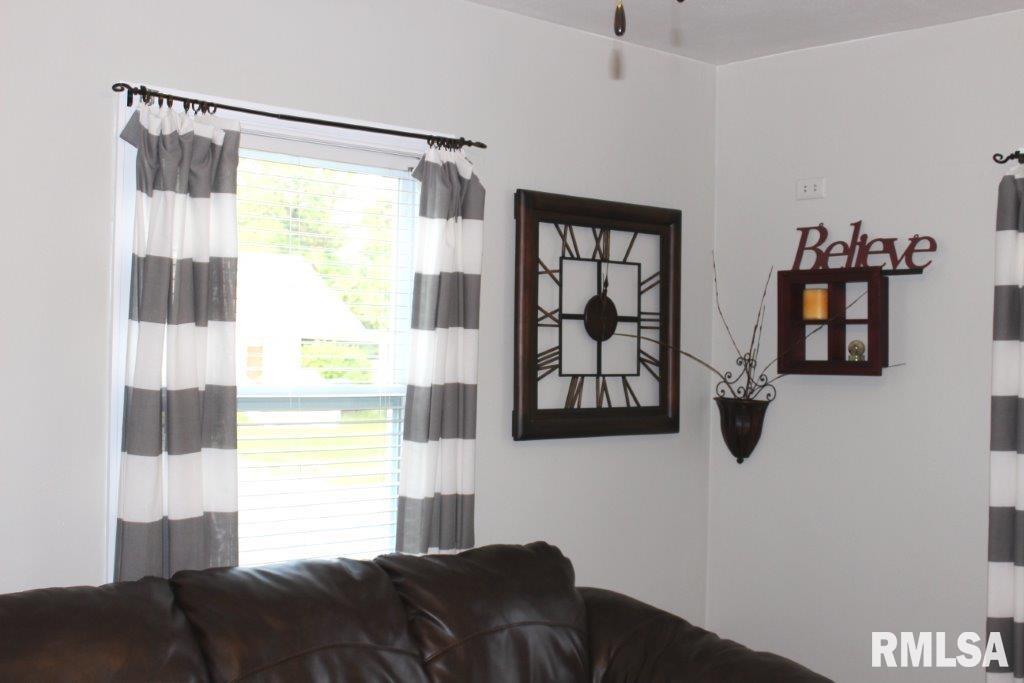 418 Waverly Road Davenport, IA 52804 - Photo 7 of 17 Gallery Image 7