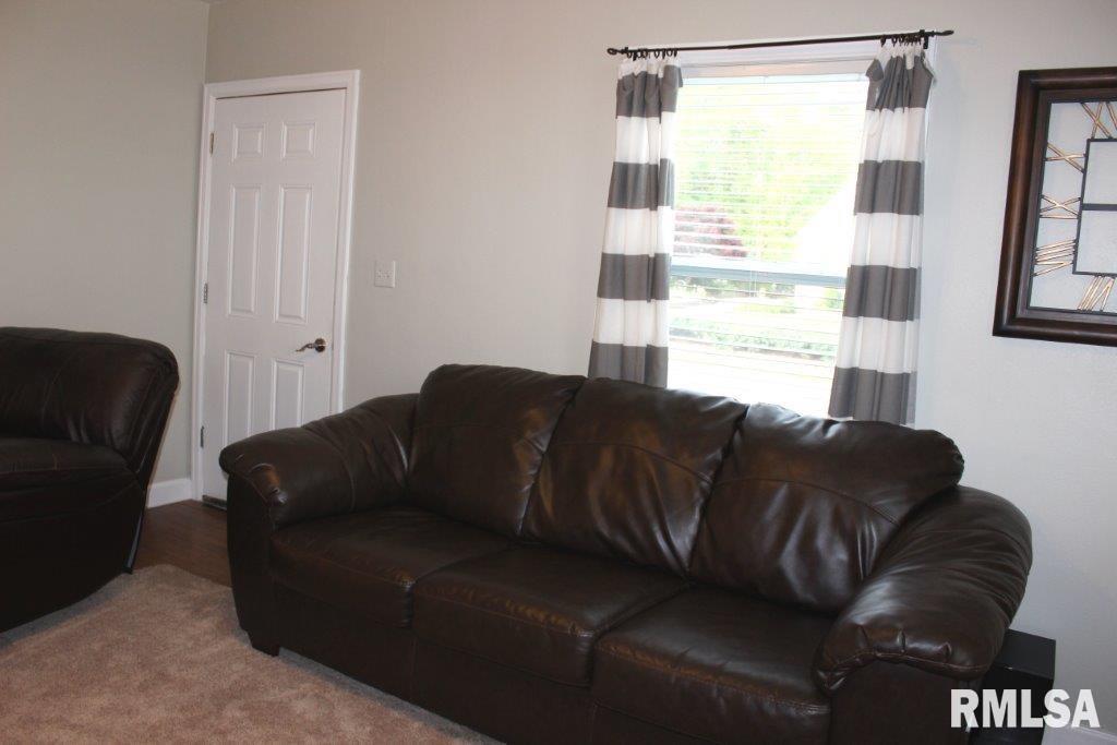 418 Waverly Road Davenport, IA 52804 - Photo 8 of 17 Gallery Image 8
