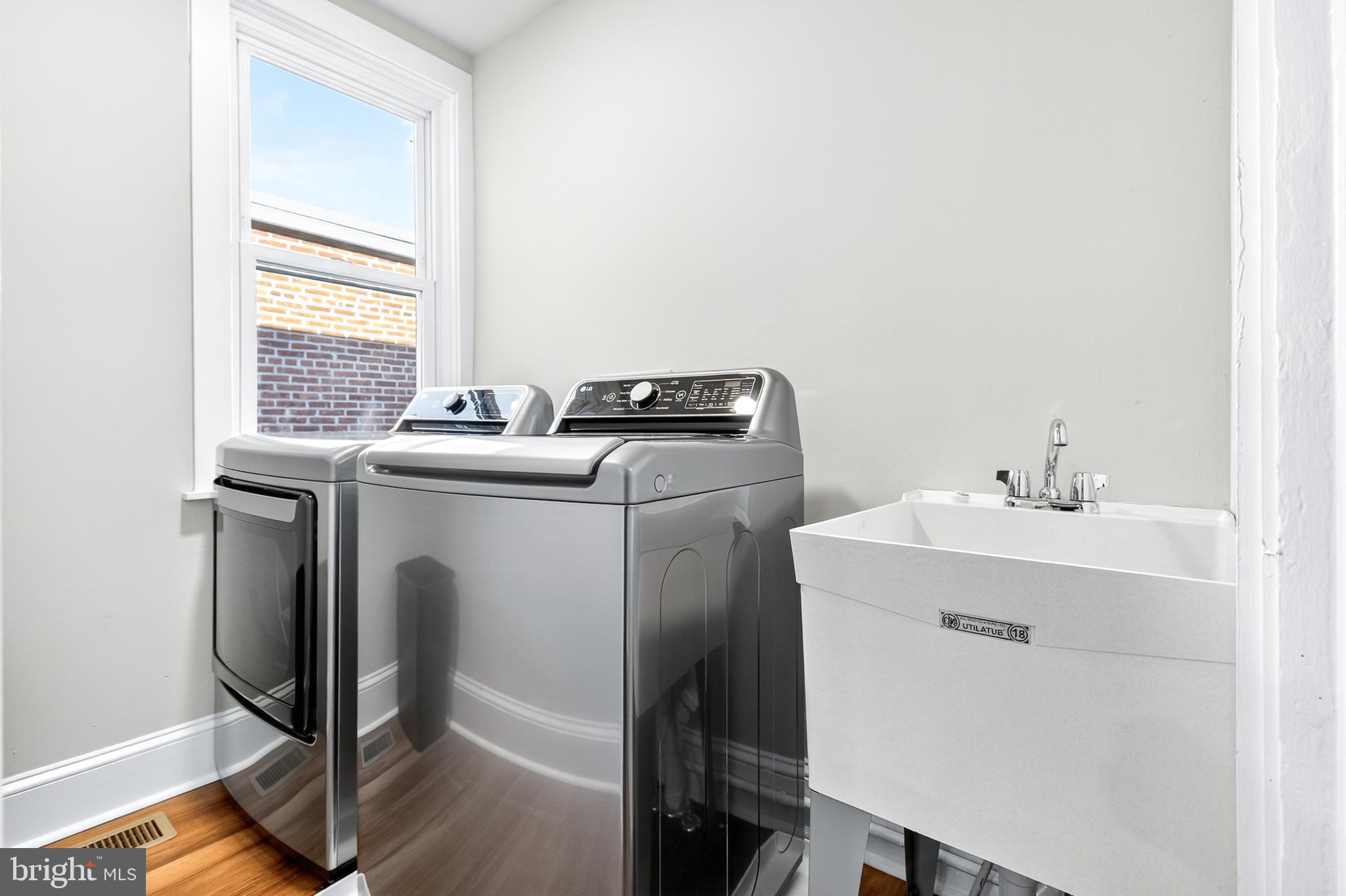 624 St Joseph Street Lancaster, PA 17603 - Photo 36 of 44 a utility room with dryer and washer