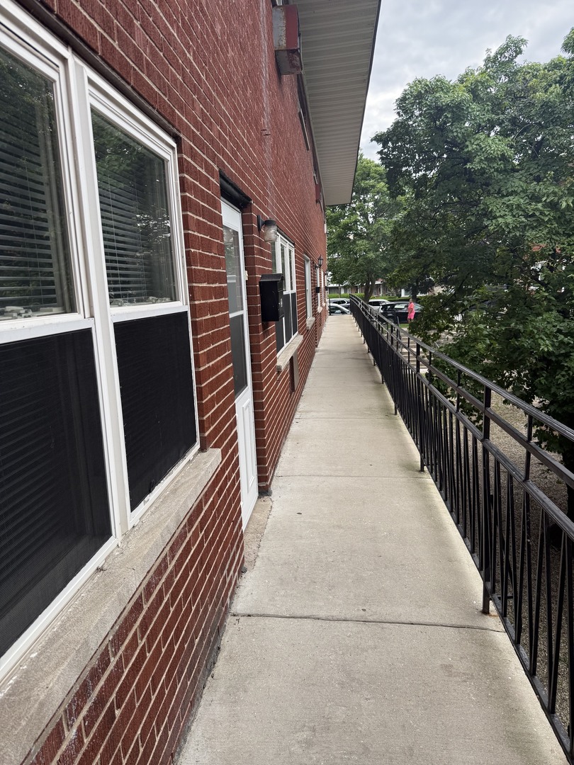 6911 North Ridge Boulevard, Unit 2C Chicago, IL 60645 - Photo 3 of 14