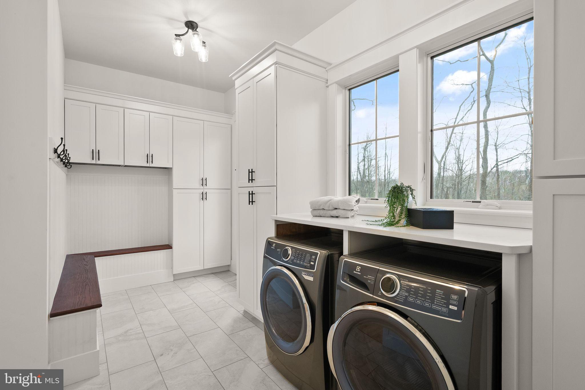 17819 Yatton Road Round Hill, VA 20141 - Photo 28 of 92 Mudroom Laundry Room