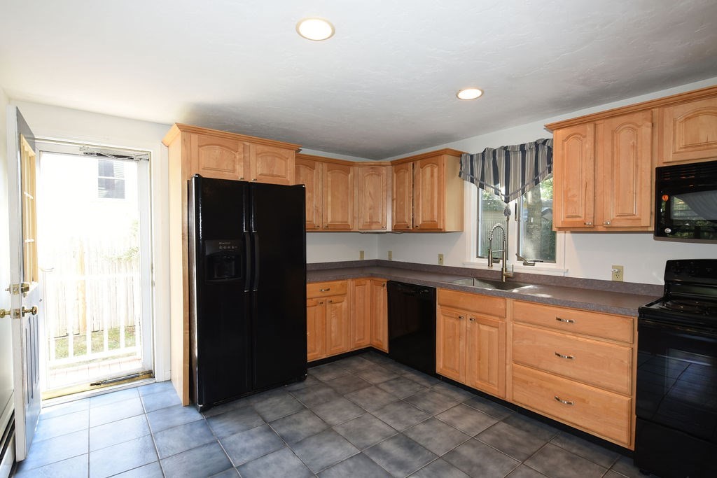 5 Pike Road Plymouth, MA 02360 - Photo 4 of 29 Gallery Image 4