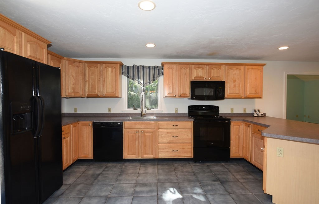 5 Pike Road Plymouth, MA 02360 - Photo 6 of 29 Gallery Image 6