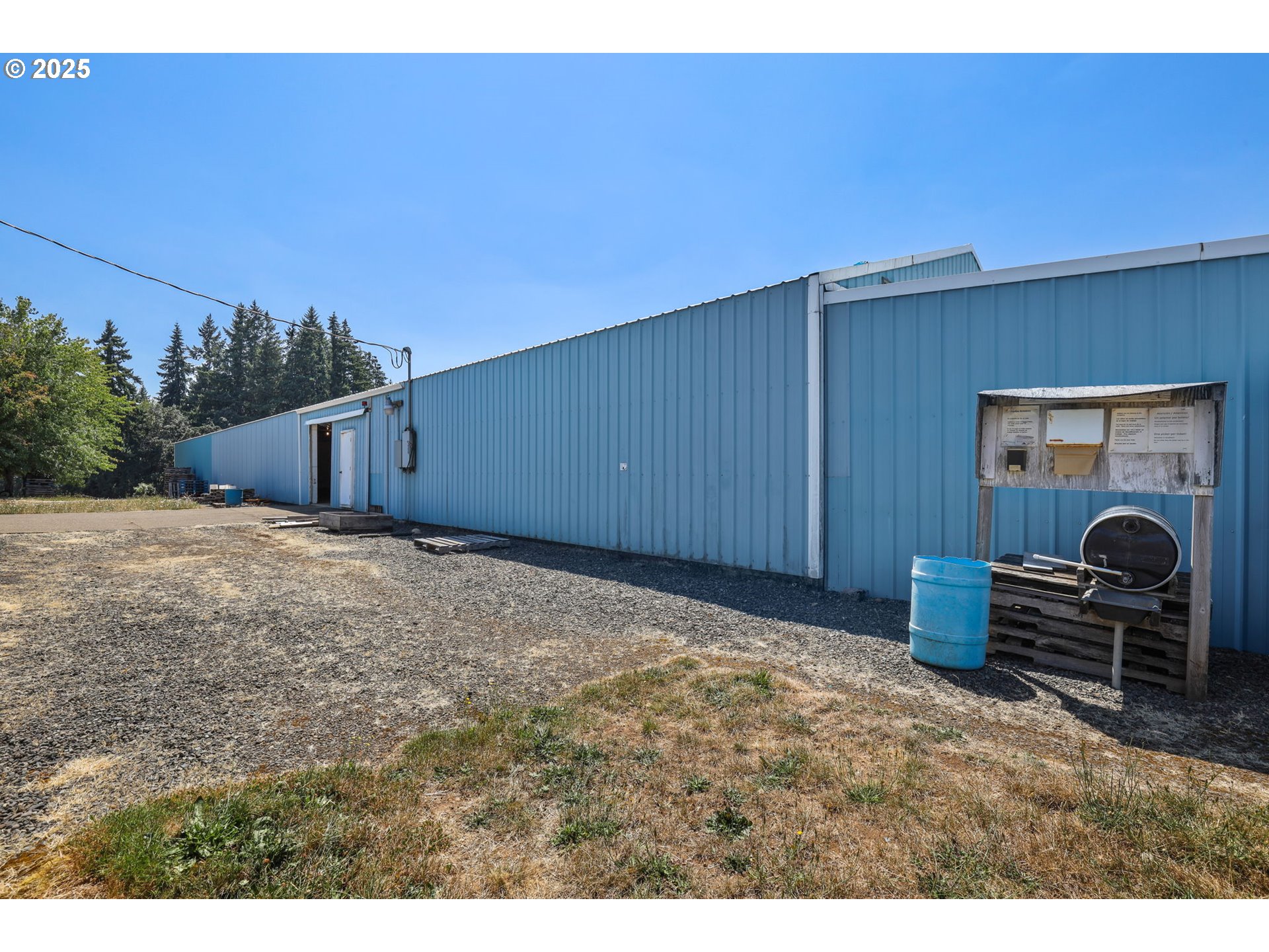 31909 Highway 211 Eagle Creek, OR 97022 - Photo 32 of 48 a view of an outdoor space and a window