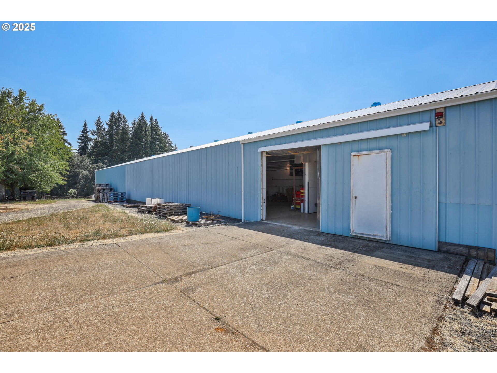 31909 Highway 211 Eagle Creek, OR 97022 - Photo 33 of 48 a view of outdoor space and yard