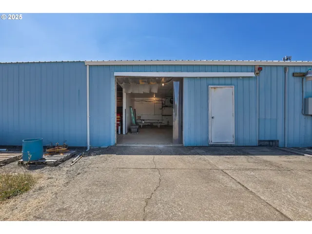 a view of a storage & utility room