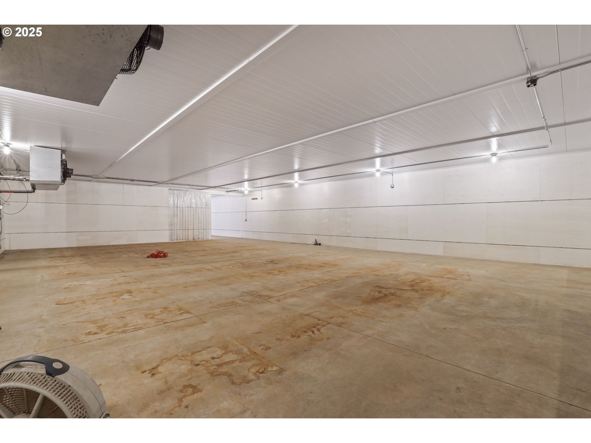 31909 Highway 211 Eagle Creek, OR 97022 - Photo 37 of 48 a view of a room with an empty space