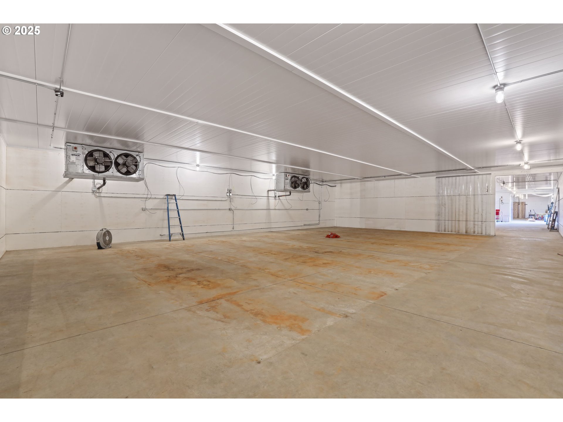 31909 Highway 211 Eagle Creek, OR 97022 - Photo 40 of 48 a view of a garage