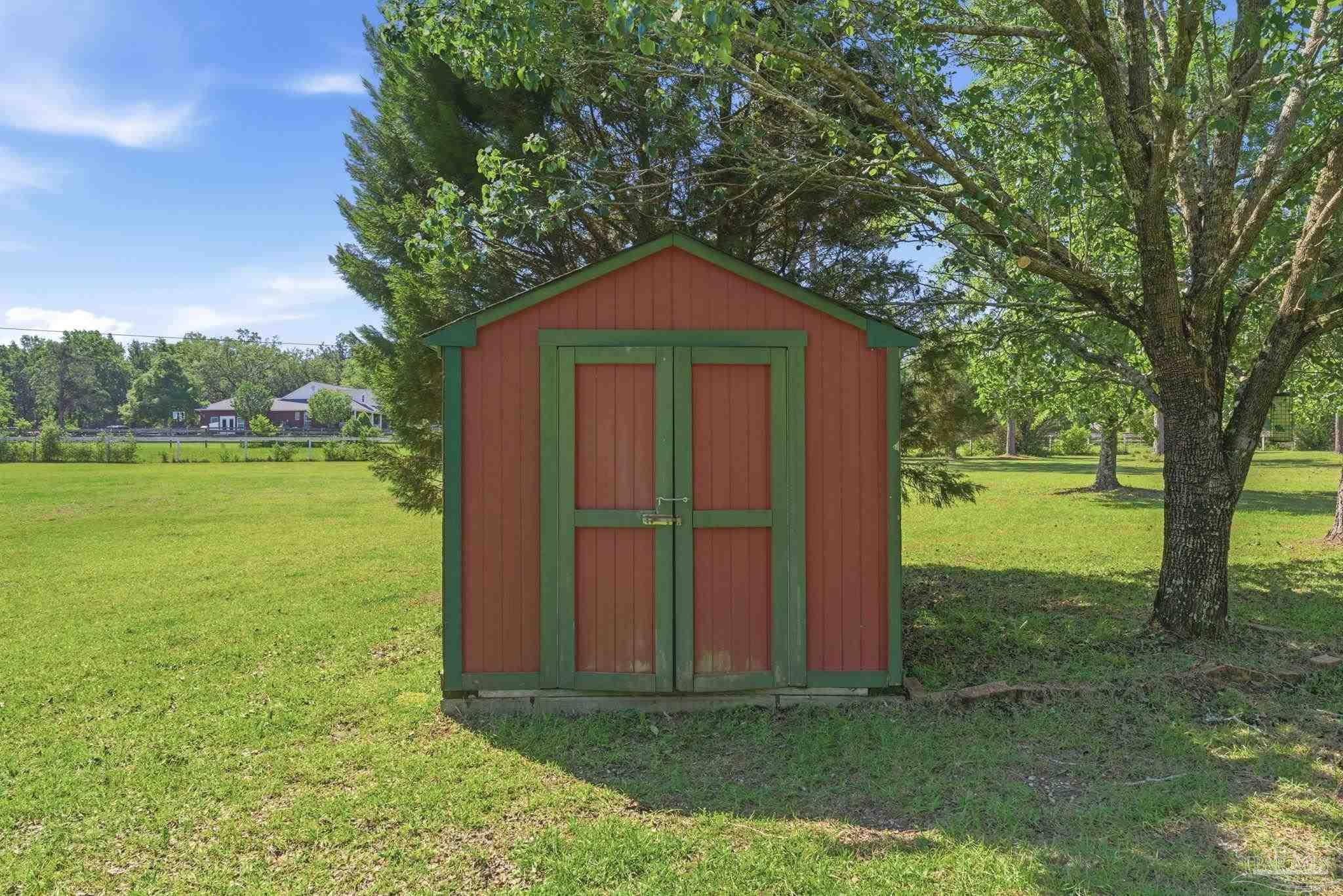 6870 Martin Road Milton, FL 32570 - Photo 45 of 48 a front view of a house with garden