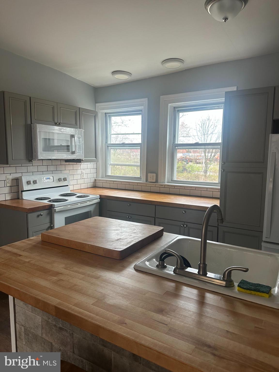 2245 Ruffner Street Philadelphia, PA 19140 - Photo 4 of 18 Gallery Image 4