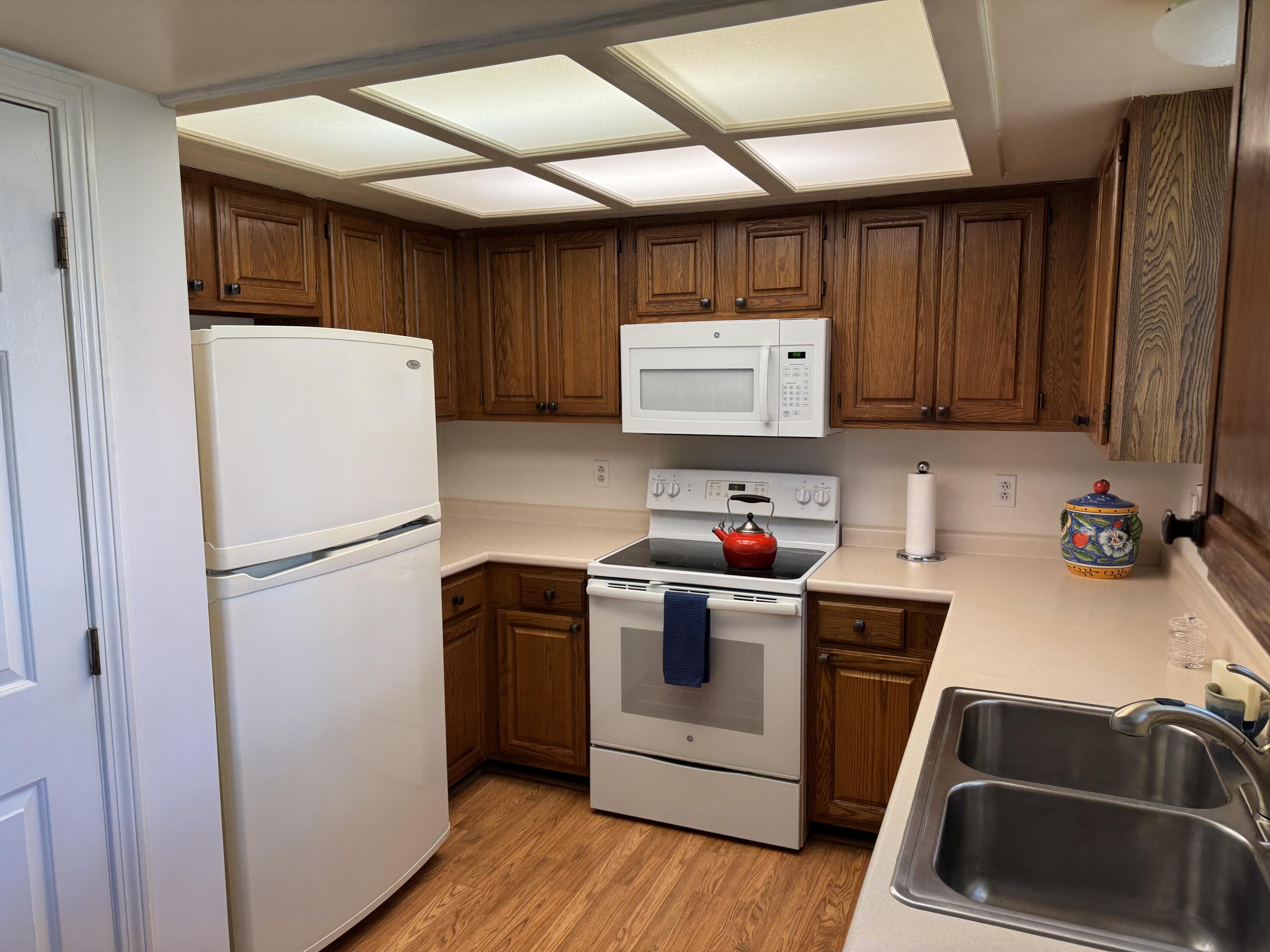 1 West Harbor Pond Road, Unit 1 West Boothbay Harbor, ME 04575 - Photo 6 of 24 Unit 1 kitchen